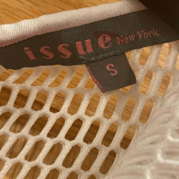 Issue New York Textured Fit & Flare Dress V-neck - Picture 15 of 15